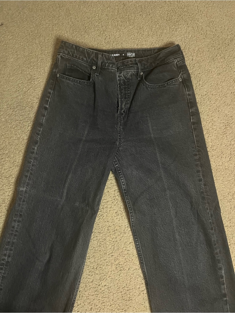 Old Navy High-Rise Straight-Leg Jeans in Washed Black - Picture 2 of 7